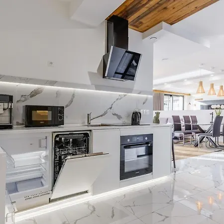 Апартаменты Mountain Base - Widokowe Jacuzzi Косцелиско