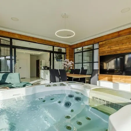 Mountain Base - Widokowe Jacuzzi