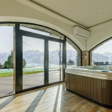 Mountain Base - Widokowe Jacuzzi Косцелиско