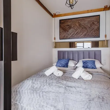 Mountain Base - Widokowe Jacuzzi アパート