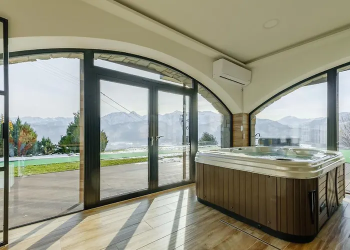 Mountain Base - Widokowe Jacuzzi 考斯赛力克